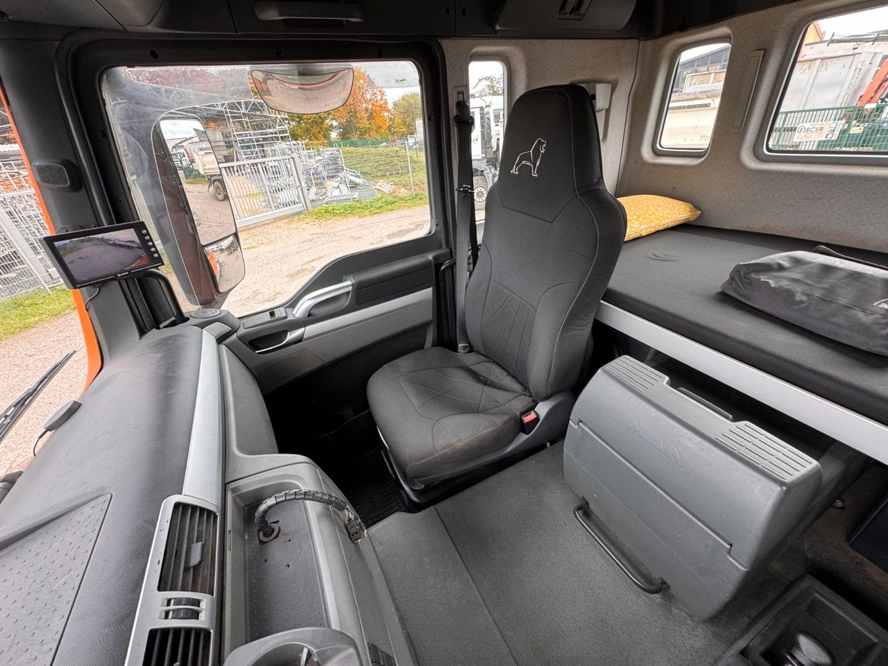 MAN 26.40 6X2 Multilift Abroller - Kamion s kukastom dizalicom: slika MAN 26.40 6X2 Multilift Abroller - Kamion s kukastom dizalicom MAN 26.40 6X2 Multilift Abroller - Kamion s kukastom dizalicom: slika MAN 26.40 6X2 Multilift Abroller - Kamion s kukastom dizalicom