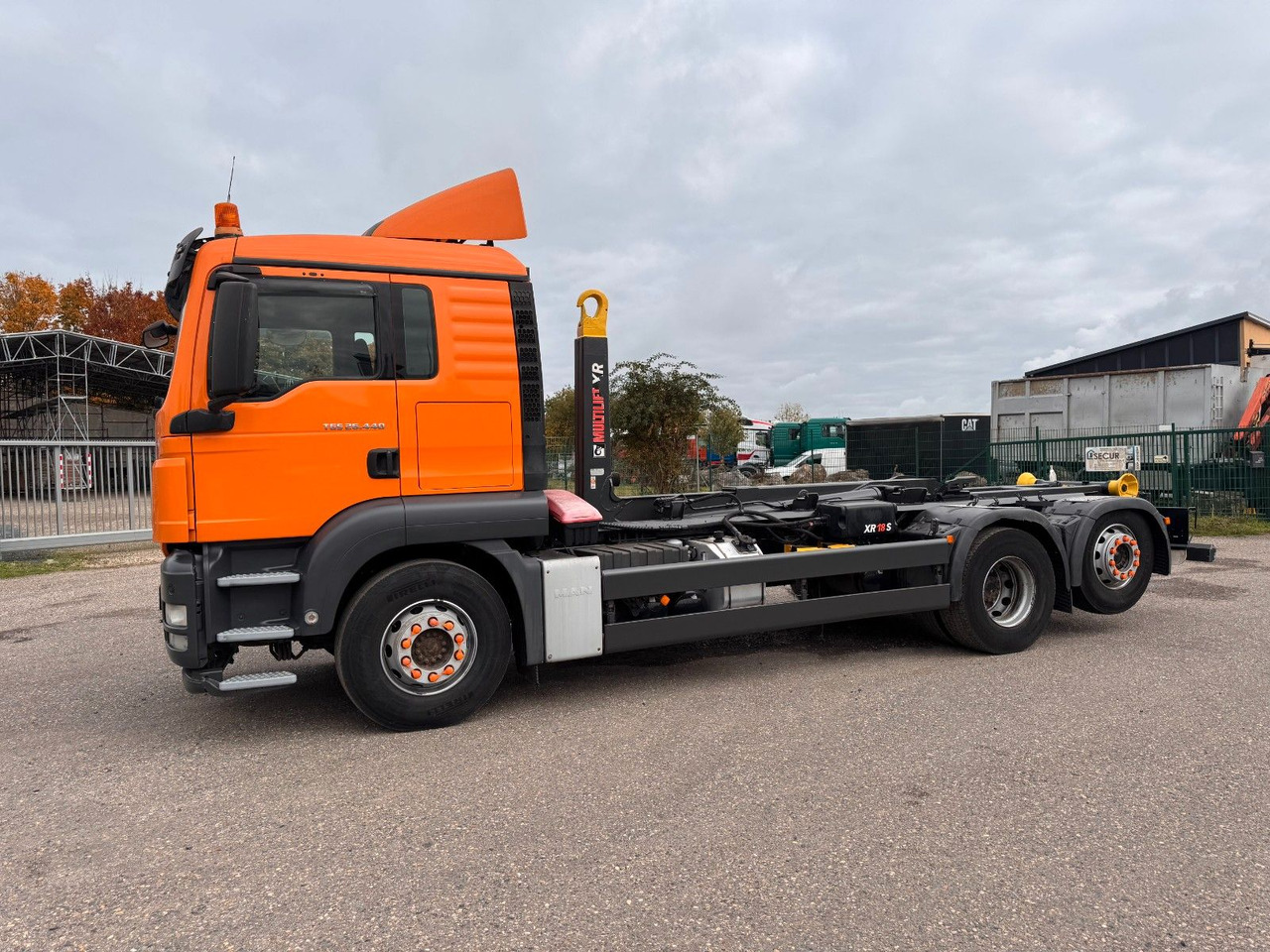 MAN 26.40 6X2 Multilift Abroller - Kamion s kukastom dizalicom: slika MAN 26.40 6X2 Multilift Abroller - Kamion s kukastom dizalicom MAN 26.40 6X2 Multilift Abroller - Kamion s kukastom dizalicom: slika MAN 26.40 6X2 Multilift Abroller - Kamion s kukastom dizalicom