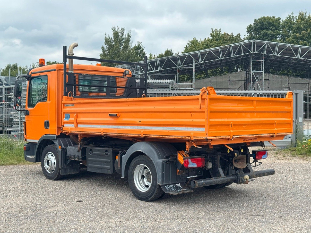 MAN 8.220 4x2 Meiller 3S. Kipper AHK Sperrdiff. TOP - Kiper: slika MAN 8.220 4x2 Meiller 3S. Kipper AHK Sperrdiff. TOP - Kiper MAN 8.220 4x2 Meiller 3S. Kipper AHK Sperrdiff. TOP - Kiper: slika MAN 8.220 4x2 Meiller 3S. Kipper AHK Sperrdiff. TOP - Kiper