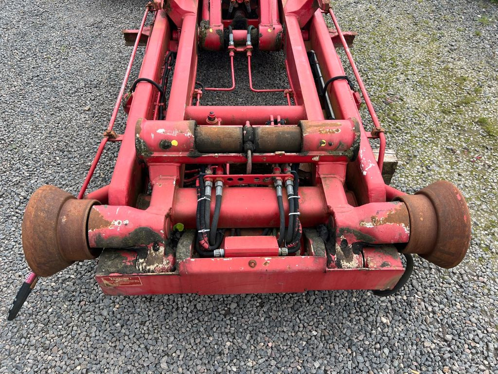 Meiller Abrollaufbau für 6X4 mit 3,90 Radstand - Kamion s kukastom dizalicom: slika Meiller Abrollaufbau für 6X4 mit 3,90 Radstand - Kamion s kukastom dizalicom Meiller Abrollaufbau für 6X4 mit 3,90 Radstand - Kamion s kukastom dizalicom: slika Meiller Abrollaufbau für 6X4 mit 3,90 Radstand - Kamion s kukastom dizalicom
