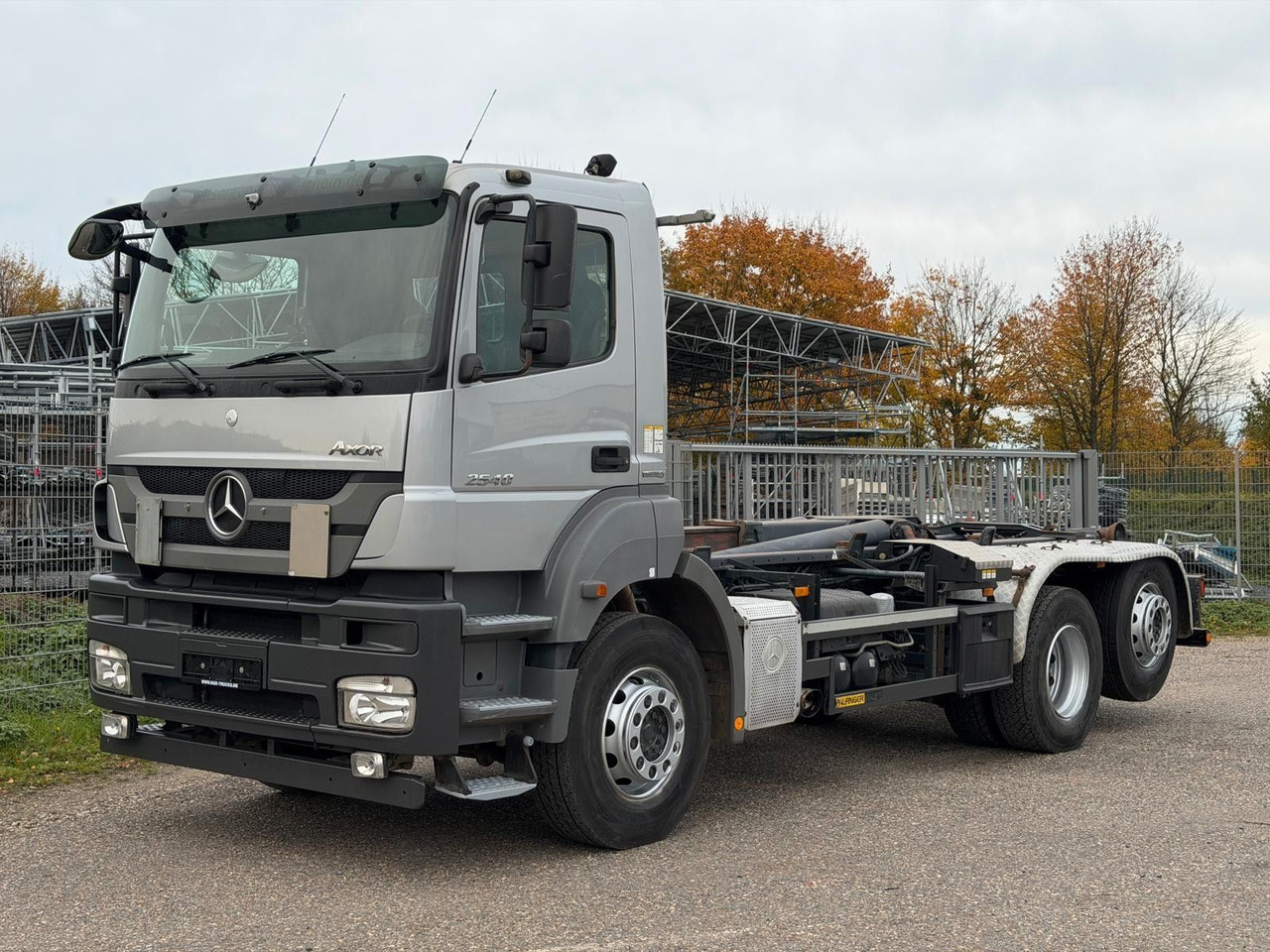 Mercedes-Benz 2540 L 6x2 Palfinger T20 mit hydr. Containerverr - Kamion s kukastom dizalicom: slika Mercedes-Benz 2540 L 6x2 Palfinger T20 mit hydr. Containerverr - Kamion s kukastom dizalicom Mercedes-Benz 2540 L 6x2 Palfinger T20 mit hydr. Containerverr - Kamion s kukastom dizalicom: slika Mercedes-Benz 2540 L 6x2 Palfinger T20 mit hydr. Containerverr - Kamion s kukastom dizalicom