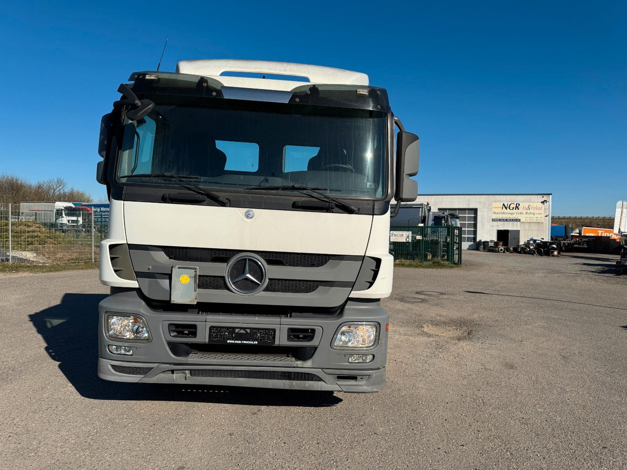 Mercedes-Benz 2541 6X2 Meiller RK 20.65 Klima M-Haus - Kamion s kukastom dizalicom: slika Mercedes-Benz 2541 6X2 Meiller RK 20.65 Klima M-Haus - Kamion s kukastom dizalicom Mercedes-Benz 2541 6X2 Meiller RK 20.65 Klima M-Haus - Kamion s kukastom dizalicom: slika Mercedes-Benz 2541 6X2 Meiller RK 20.65 Klima M-Haus - Kamion s kukastom dizalicom