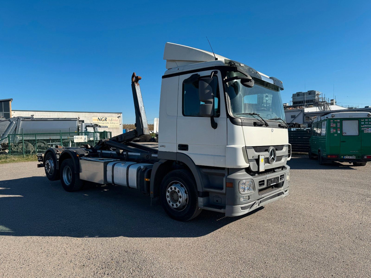 Mercedes-Benz 2541 6X2 Meiller RK 20.65 Klima M-Haus - Kamion s kukastom dizalicom: slika Mercedes-Benz 2541 6X2 Meiller RK 20.65 Klima M-Haus - Kamion s kukastom dizalicom Mercedes-Benz 2541 6X2 Meiller RK 20.65 Klima M-Haus - Kamion s kukastom dizalicom: slika Mercedes-Benz 2541 6X2 Meiller RK 20.65 Klima M-Haus - Kamion s kukastom dizalicom
