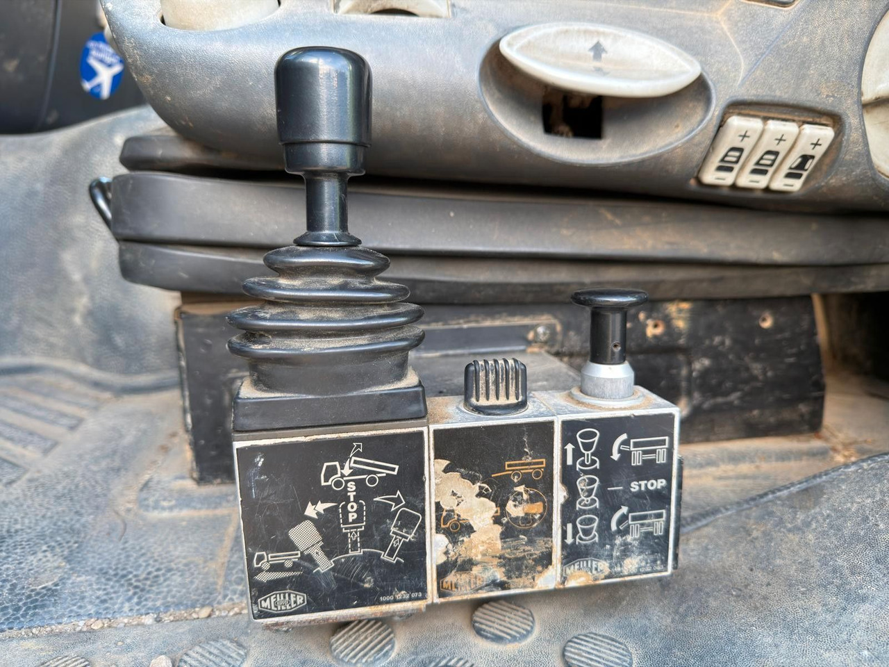 Kiper Mercedes-Benz 2643 6x4 Meiller 3S. Kipper Bordmatik | Blatt/Bl: slika Kiper Mercedes-Benz 2643 6x4 Meiller 3S. Kipper Bordmatik | Blatt/Bl