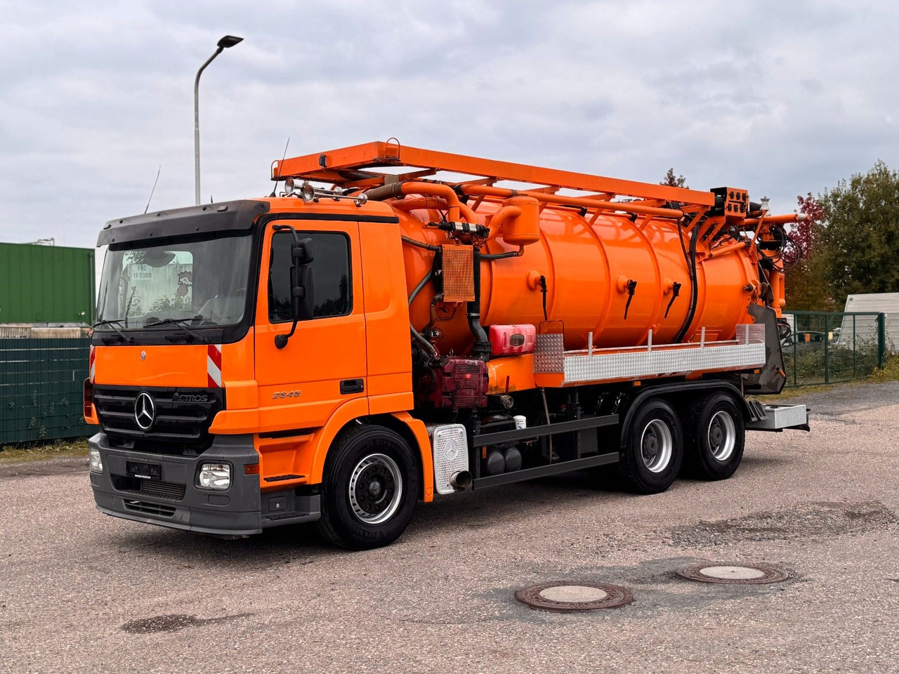 Mercedes-Benz 2646 6X4 Hellmers Saug Druck Spülwagen Retarder - Vakum kamion: slika Mercedes-Benz 2646 6X4 Hellmers Saug Druck Spülwagen Retarder - Vakum kamion Mercedes-Benz 2646 6X4 Hellmers Saug Druck Spülwagen Retarder - Vakum kamion: slika Mercedes-Benz 2646 6X4 Hellmers Saug Druck Spülwagen Retarder - Vakum kamion