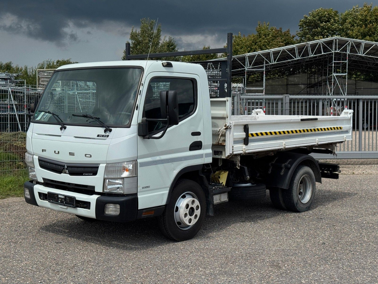 Mitsubishi 7C15 Fuso Canter 4x2 mit Meiller 3S. Kipper - Mali kamion kiper: slika Mitsubishi 7C15 Fuso Canter 4x2 mit Meiller 3S. Kipper - Mali kamion kiper Mitsubishi 7C15 Fuso Canter 4x2 mit Meiller 3S. Kipper - Mali kamion kiper: slika Mitsubishi 7C15 Fuso Canter 4x2 mit Meiller 3S. Kipper - Mali kamion kiper