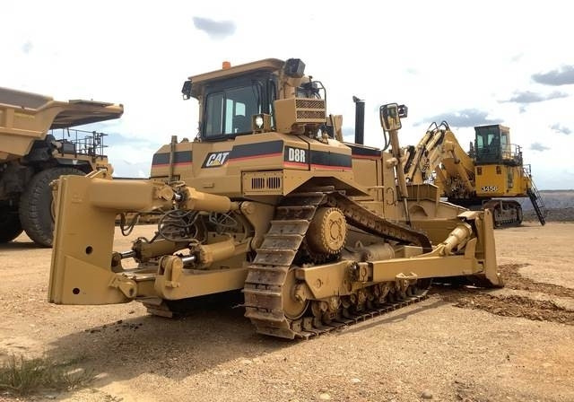 CAT D8R - Buldožer: slika CAT D8R - Buldožer CAT D8R - Buldožer: slika CAT D8R - Buldožer