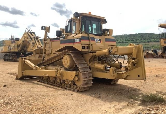 CAT D8R - Buldožer: slika CAT D8R - Buldožer CAT D8R - Buldožer: slika CAT D8R - Buldožer