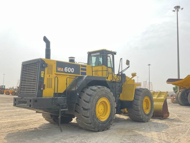 Komatsu WA600-6 - Utovarivač na kotačima: slika Komatsu WA600-6 - Utovarivač na kotačima Komatsu WA600-6 - Utovarivač na kotačima: slika Komatsu WA600-6 - Utovarivač na kotačima