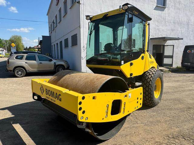 Bomag BW177D-5 PL - Kompaktor: slika Bomag BW177D-5 PL - Kompaktor Bomag BW177D-5 PL - Kompaktor: slika Bomag BW177D-5 PL - Kompaktor