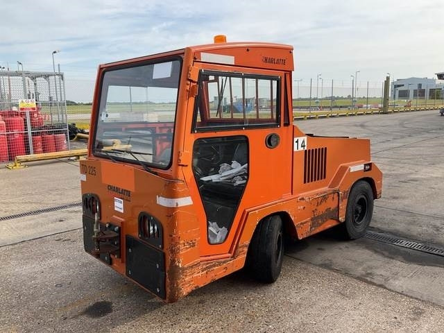 Charlatte TD225 - Vučni traktor: slika Charlatte TD225 - Vučni traktor Charlatte TD225 - Vučni traktor: slika Charlatte TD225 - Vučni traktor
