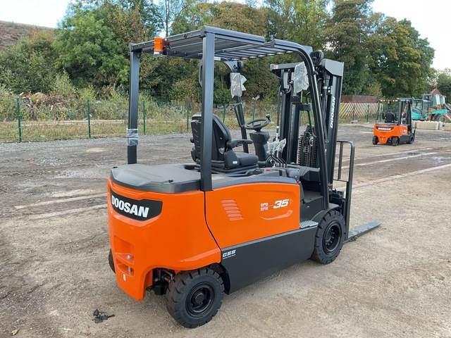 Doosan B35X-7 PLUS - Električni viličar: slika Doosan B35X-7 PLUS - Električni viličar Doosan B35X-7 PLUS - Električni viličar: slika Doosan B35X-7 PLUS - Električni viličar