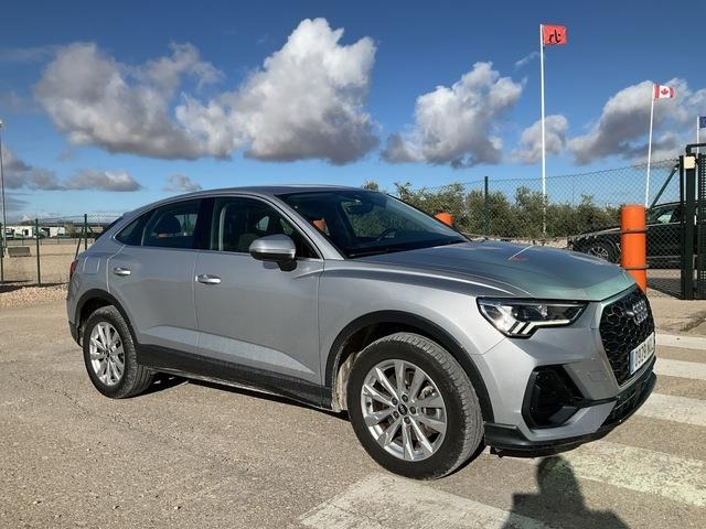 Audi Q3 - Automobil: slika Audi Q3 - Automobil Audi Q3 - Automobil: slika Audi Q3 - Automobil