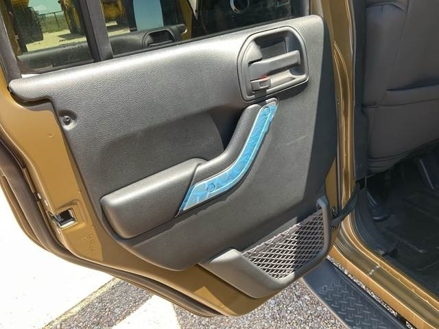 Automobil Jeep Wrangler JK Command: slika Automobil Jeep Wrangler JK Command Automobil Jeep Wrangler JK Command: slika Automobil Jeep Wrangler JK Command