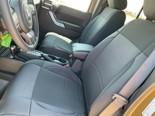 Automobil Jeep Wrangler JK Command: slika Automobil Jeep Wrangler JK Command Automobil Jeep Wrangler JK Command: slika Automobil Jeep Wrangler JK Command