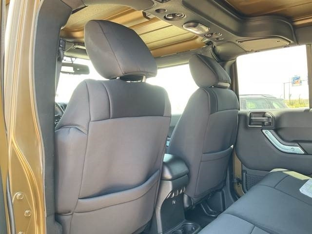 Automobil Jeep Wrangler JK Command: slika Automobil Jeep Wrangler JK Command Automobil Jeep Wrangler JK Command: slika Automobil Jeep Wrangler JK Command