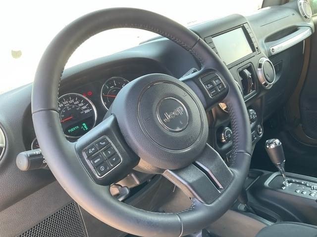 Automobil Jeep Wrangler JK Command: slika Automobil Jeep Wrangler JK Command Automobil Jeep Wrangler JK Command: slika Automobil Jeep Wrangler JK Command