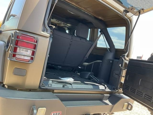 Automobil Jeep Wrangler JK Command: slika Automobil Jeep Wrangler JK Command Automobil Jeep Wrangler JK Command: slika Automobil Jeep Wrangler JK Command