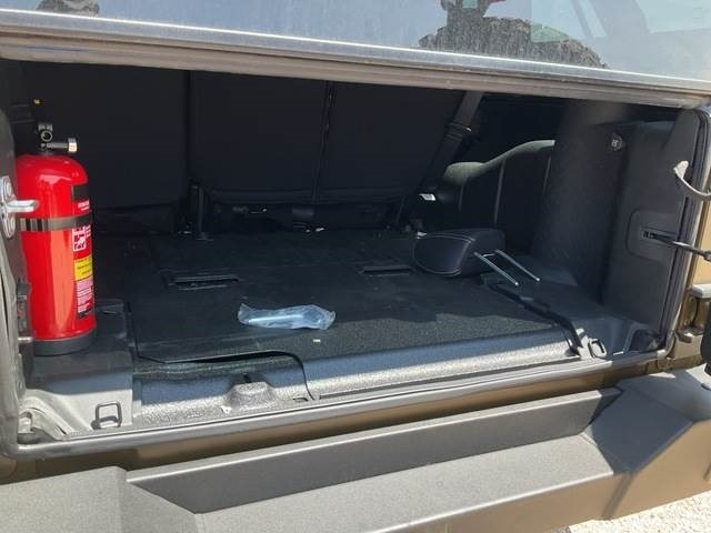 Automobil Jeep Wrangler JK Command: slika Automobil Jeep Wrangler JK Command Automobil Jeep Wrangler JK Command: slika Automobil Jeep Wrangler JK Command