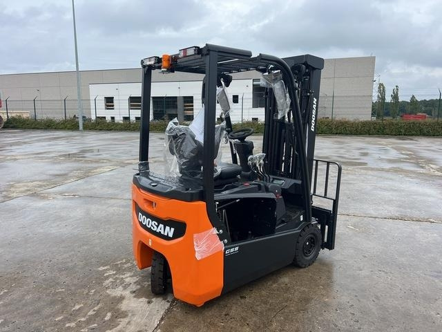 Doosan B15T-7 PLUS - Električni viličar: slika Doosan B15T-7 PLUS - Električni viličar Doosan B15T-7 PLUS - Električni viličar: slika Doosan B15T-7 PLUS - Električni viličar