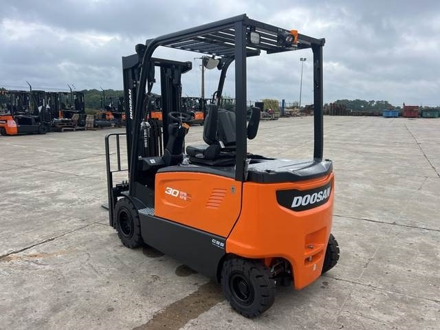 Doosan B30X-7 PLUS - Električni viličar: slika Doosan B30X-7 PLUS - Električni viličar Doosan B30X-7 PLUS - Električni viličar: slika Doosan B30X-7 PLUS - Električni viličar