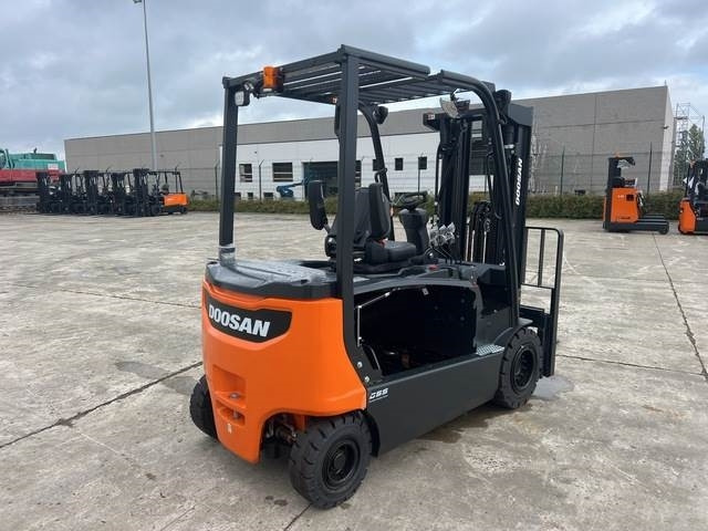 Doosan B30X-7 PLUS - Električni viličar: slika Doosan B30X-7 PLUS - Električni viličar Doosan B30X-7 PLUS - Električni viličar: slika Doosan B30X-7 PLUS - Električni viličar