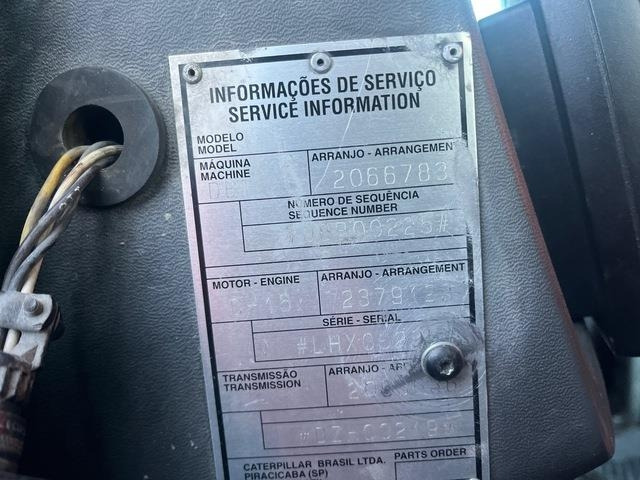 CAT D8T - Buldožer: slika CAT D8T - Buldožer CAT D8T - Buldožer: slika CAT D8T - Buldožer