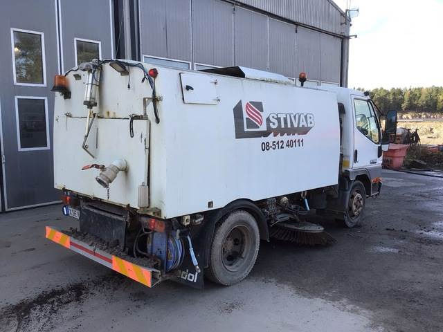 Mitsubishi Canter - Cestovna čistilica: slika Mitsubishi Canter - Cestovna čistilica Mitsubishi Canter - Cestovna čistilica: slika Mitsubishi Canter - Cestovna čistilica