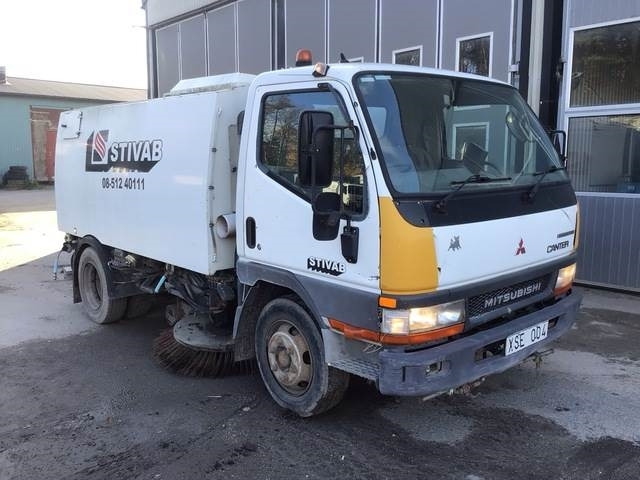 Mitsubishi Canter - Cestovna čistilica: slika Mitsubishi Canter - Cestovna čistilica Mitsubishi Canter - Cestovna čistilica: slika Mitsubishi Canter - Cestovna čistilica