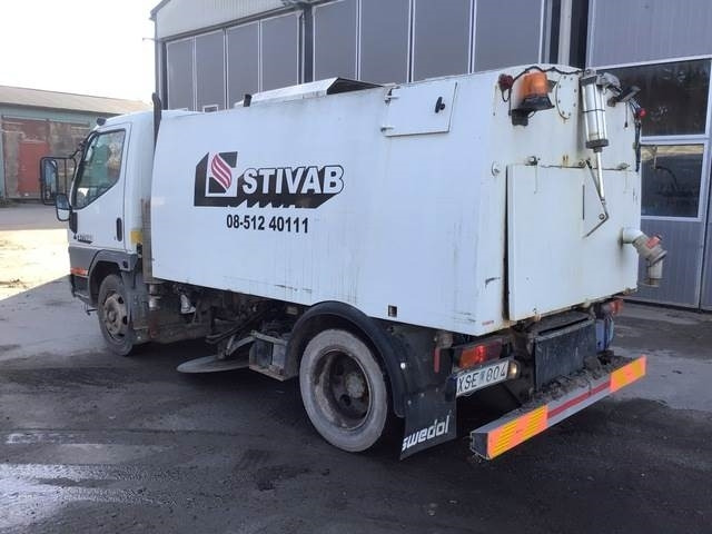 Mitsubishi Canter - Cestovna čistilica: slika Mitsubishi Canter - Cestovna čistilica Mitsubishi Canter - Cestovna čistilica: slika Mitsubishi Canter - Cestovna čistilica