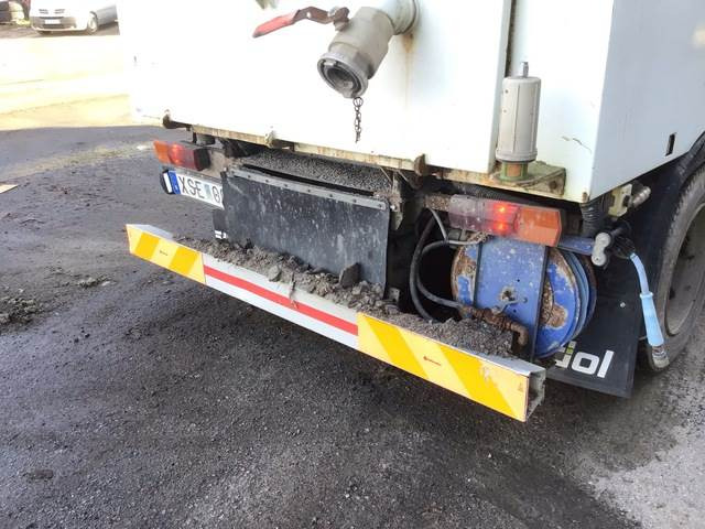 Cestovna čistilica Mitsubishi Canter: slika Cestovna čistilica Mitsubishi Canter