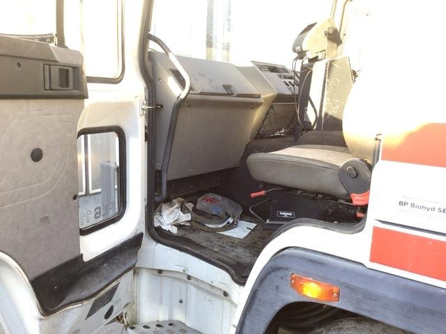 Cestovna čistilica Volvo FL611: slika Cestovna čistilica Volvo FL611 Cestovna čistilica Volvo FL611: slika Cestovna čistilica Volvo FL611