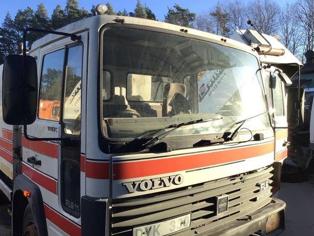 Cestovna čistilica Volvo FL611: slika Cestovna čistilica Volvo FL611 Cestovna čistilica Volvo FL611: slika Cestovna čistilica Volvo FL611