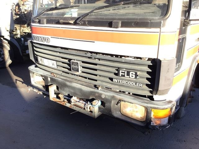 Cestovna čistilica Volvo FL611: slika Cestovna čistilica Volvo FL611 Cestovna čistilica Volvo FL611: slika Cestovna čistilica Volvo FL611