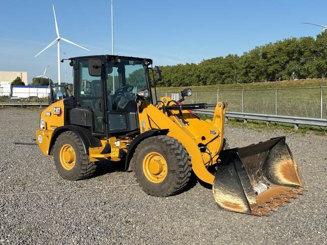 CAT 906 - Utovarivač na kotačima: slika  CAT 906 - Utovarivač na kotačima CAT 906 - Utovarivač na kotačima: slika  CAT 906 - Utovarivač na kotačima