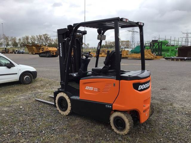 Doosan B25X-7 PLUS - Električni viličar: slika Doosan B25X-7 PLUS - Električni viličar Doosan B25X-7 PLUS - Električni viličar: slika Doosan B25X-7 PLUS - Električni viličar