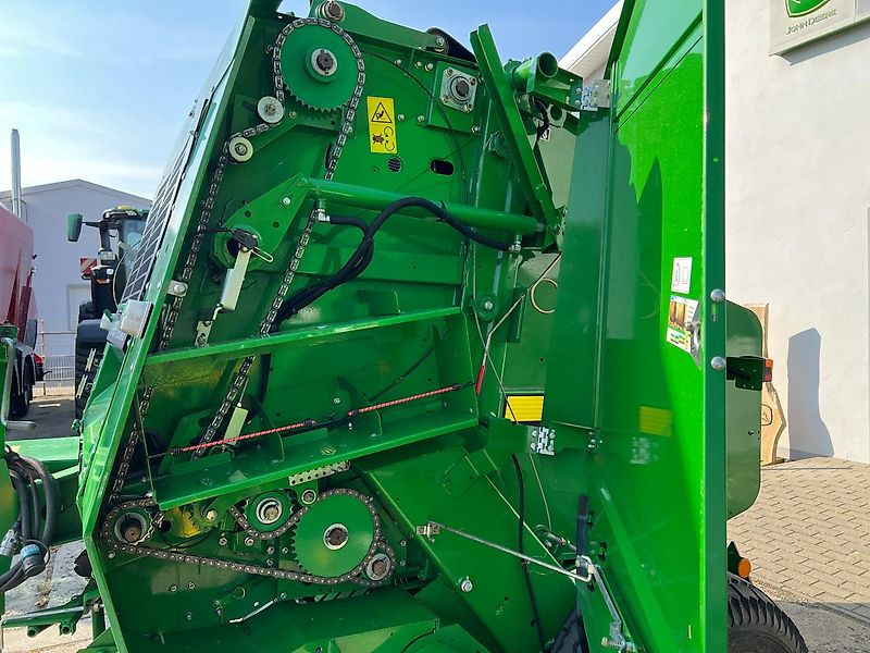 Rolo balirka John Deere 842 HiFlow: slika Rolo balirka John Deere 842 HiFlow