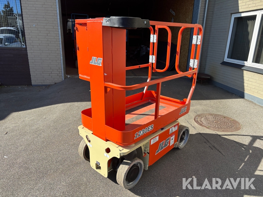 Søjle lift JLG 1230ES 6 meter - Platforma za podizanje stupa u okomitom položaju: slika Søjle lift JLG 1230ES 6 meter - Platforma za podizanje stupa u okomitom položaju Søjle lift JLG 1230ES 6 meter - Platforma za podizanje stupa u okomitom položaju: slika Søjle lift JLG 1230ES 6 meter - Platforma za podizanje stupa u okomitom položaju