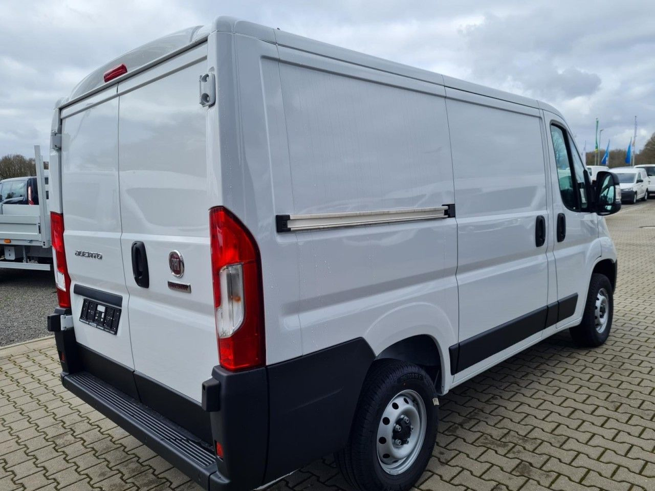 Fiat Ducato 30 Kasten L1H1 KLIMA PDC TEMPOMAT - Mali kombi: slika Fiat Ducato 30 Kasten L1H1 KLIMA PDC TEMPOMAT - Mali kombi Fiat Ducato 30 Kasten L1H1 KLIMA PDC TEMPOMAT - Mali kombi: slika Fiat Ducato 30 Kasten L1H1 KLIMA PDC TEMPOMAT - Mali kombi