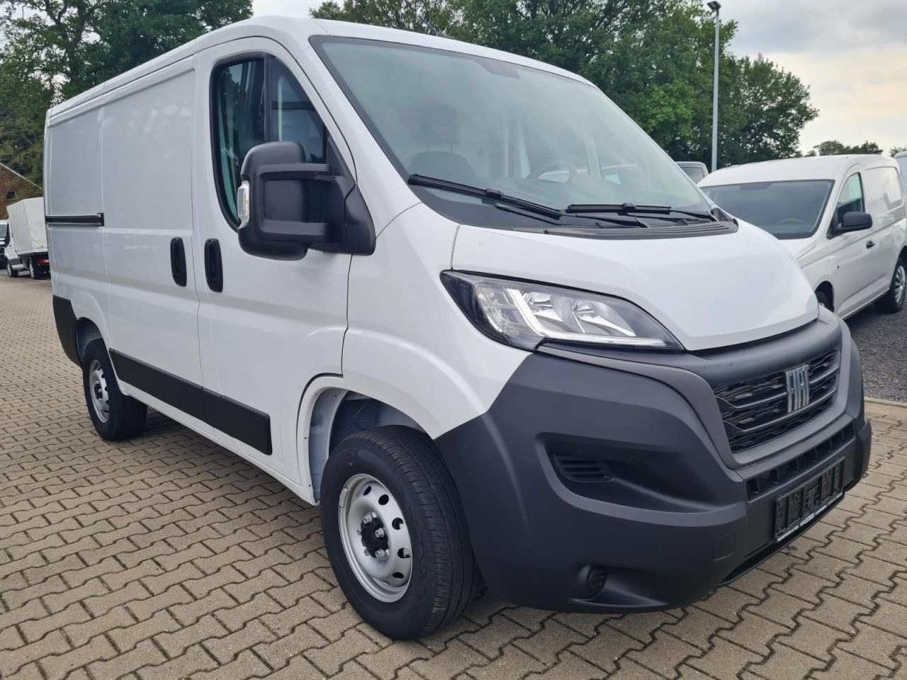 Fiat Ducato 30 Kasten L1H1 KLIMA PDC Werkstatteinrich - Mali kombi: slika Fiat Ducato 30 Kasten L1H1 KLIMA PDC Werkstatteinrich - Mali kombi Fiat Ducato 30 Kasten L1H1 KLIMA PDC Werkstatteinrich - Mali kombi: slika Fiat Ducato 30 Kasten L1H1 KLIMA PDC Werkstatteinrich - Mali kombi