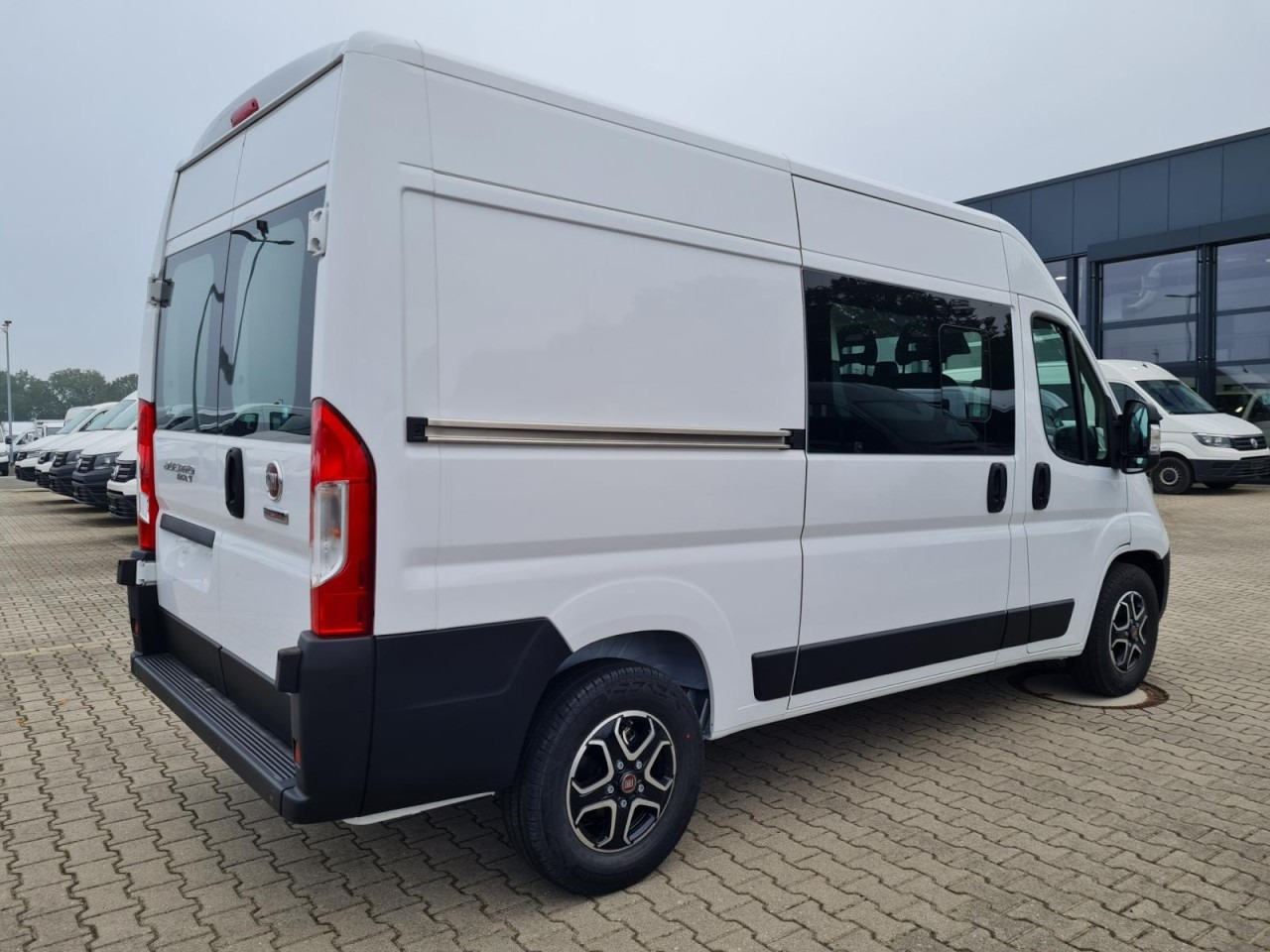 Fiat Ducato 35 Kasten Doka 7-Sitze 2x Schiebetür Maxi L2H2 - Furgon, Dostavno vozilo s dvostrukom kabinom: slika  Fiat Ducato 35 Kasten Doka 7-Sitze 2x Schiebetür Maxi L2H2 - Furgon, Dostavno vozilo s dvostrukom kabinom Fiat Ducato 35 Kasten Doka 7-Sitze 2x Schiebetür Maxi L2H2 - Furgon, Dostavno vozilo s dvostrukom kabinom: slika  Fiat Ducato 35 Kasten Doka 7-Sitze 2x Schiebetür Maxi L2H2 - Furgon, Dostavno vozilo s dvostrukom kabinom