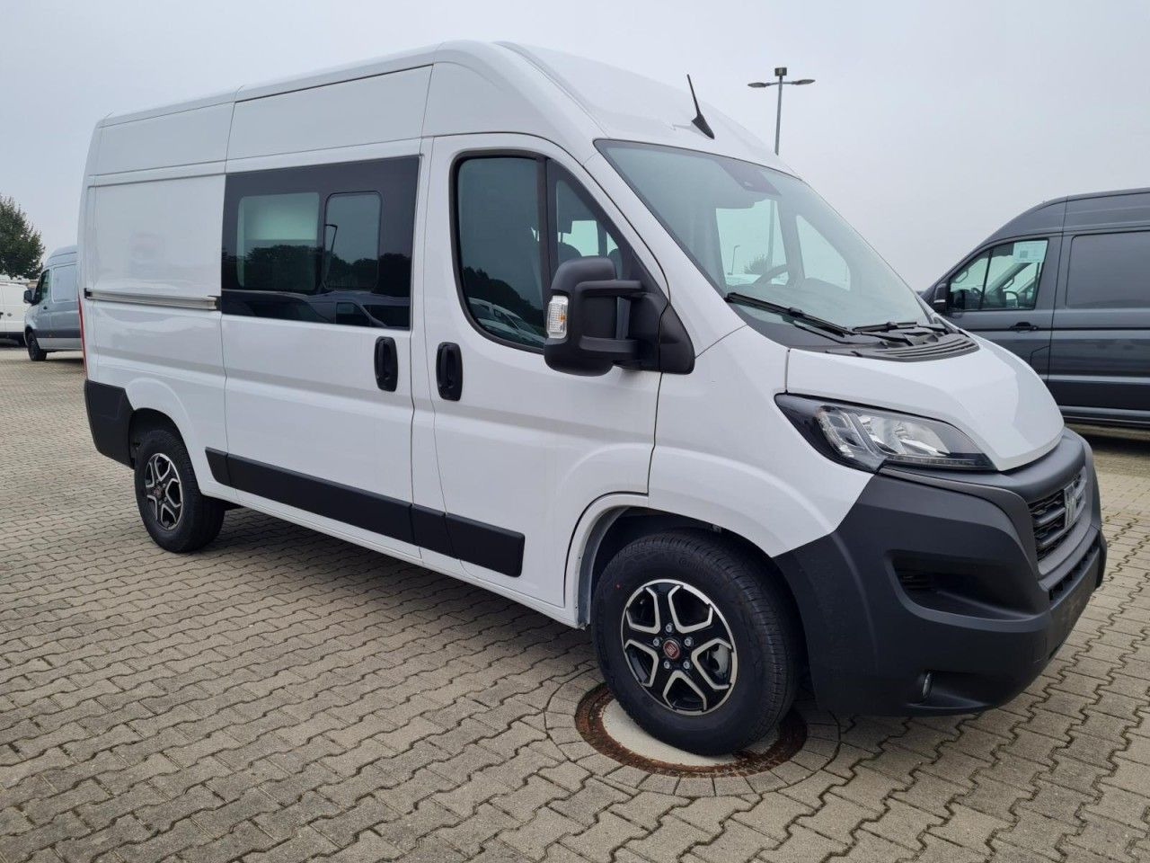 Fiat Ducato 35 Kasten Doka 7-Sitze Maxi L2H2 ALU TEMP - Furgon, Dostavno vozilo s dvostrukom kabinom: slika Fiat Ducato 35 Kasten Doka 7-Sitze Maxi L2H2 ALU TEMP - Furgon, Dostavno vozilo s dvostrukom kabinom Fiat Ducato 35 Kasten Doka 7-Sitze Maxi L2H2 ALU TEMP - Furgon, Dostavno vozilo s dvostrukom kabinom: slika Fiat Ducato 35 Kasten Doka 7-Sitze Maxi L2H2 ALU TEMP - Furgon, Dostavno vozilo s dvostrukom kabinom