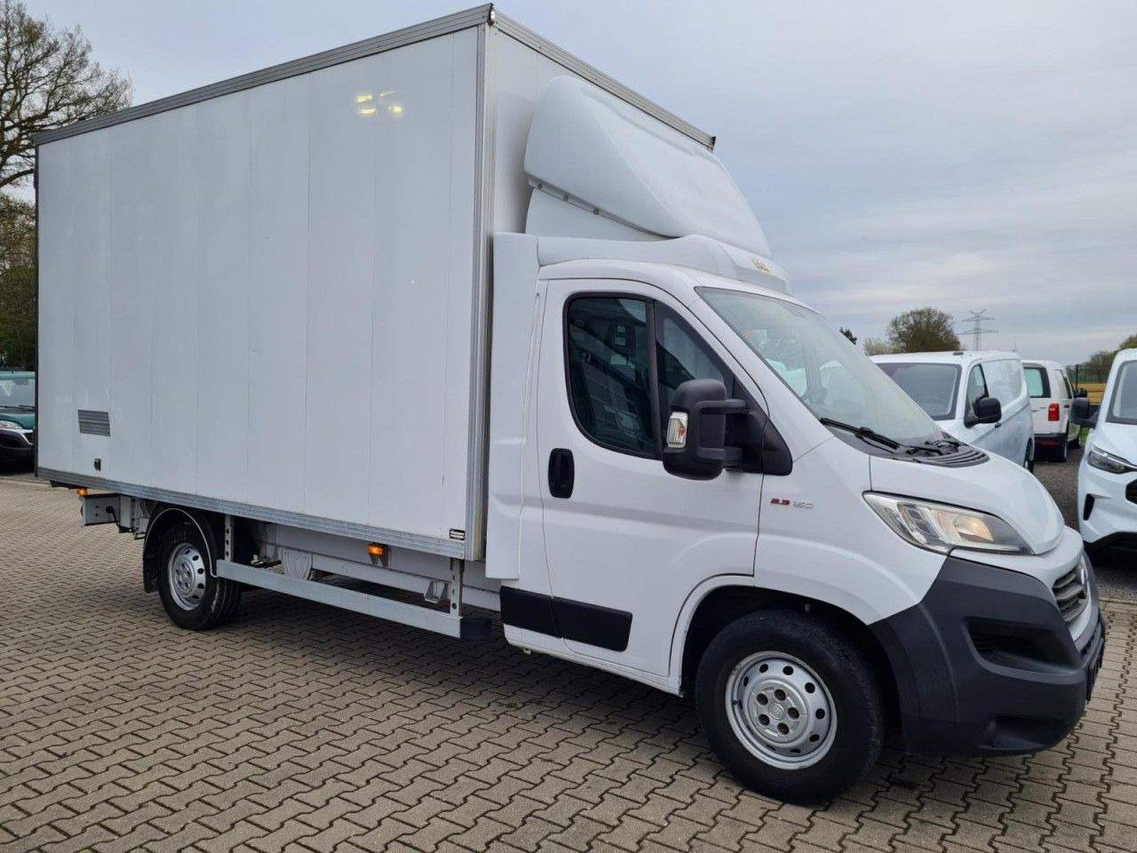 Fiat Ducato 35 Koffer 150 maxi Multijet Klima - Dostavno vozilo sa zatvorenim sandukom: slika Fiat Ducato 35 Koffer 150 maxi Multijet Klima - Dostavno vozilo sa zatvorenim sandukom Fiat Ducato 35 Koffer 150 maxi Multijet Klima - Dostavno vozilo sa zatvorenim sandukom: slika Fiat Ducato 35 Koffer 150 maxi Multijet Klima - Dostavno vozilo sa zatvorenim sandukom