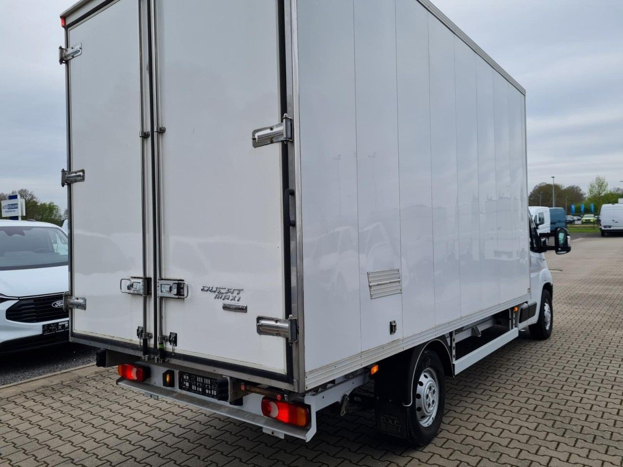 Fiat Ducato 35 Koffer 150 maxi Multijet Klima - Dostavno vozilo sa zatvorenim sandukom: slika Fiat Ducato 35 Koffer 150 maxi Multijet Klima - Dostavno vozilo sa zatvorenim sandukom Fiat Ducato 35 Koffer 150 maxi Multijet Klima - Dostavno vozilo sa zatvorenim sandukom: slika Fiat Ducato 35 Koffer 150 maxi Multijet Klima - Dostavno vozilo sa zatvorenim sandukom