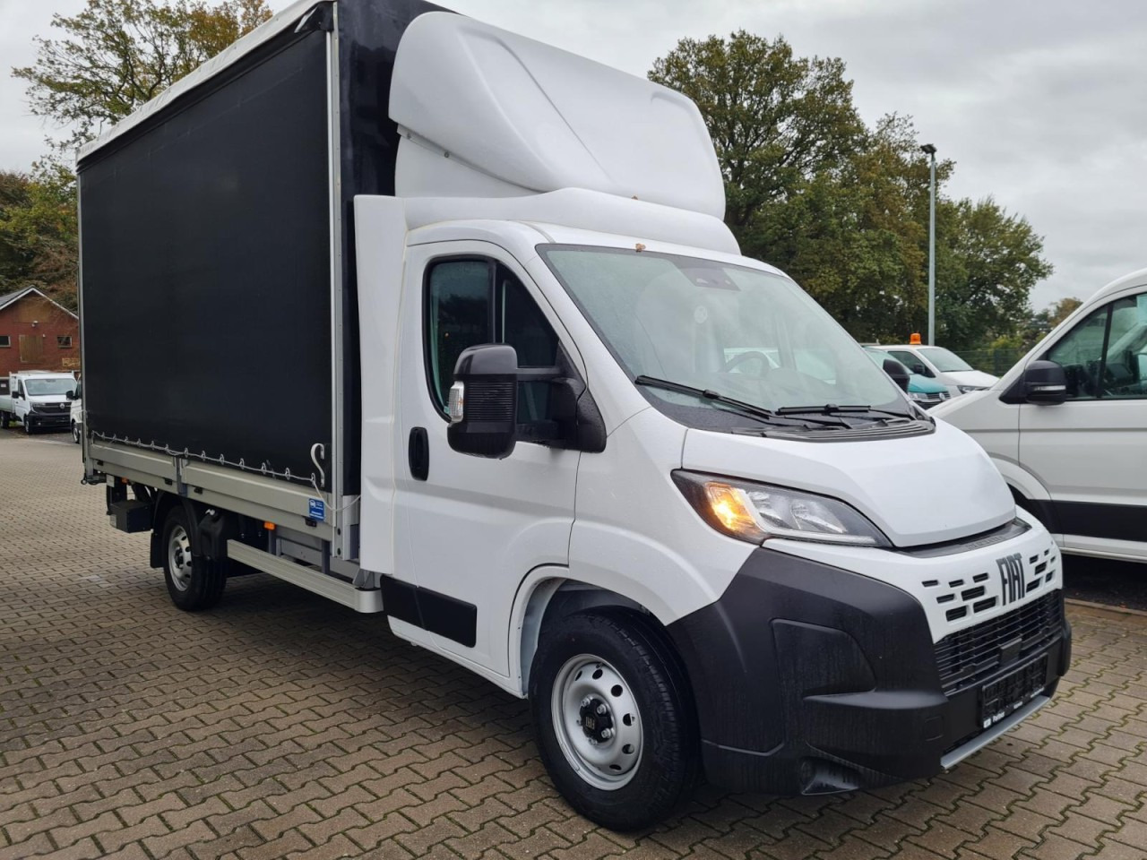 Fiat Ducato 35 Maxi Pritsche 2x Schiebeplane LBW LUFTFEDER - Dostavno vozilo s ceradom: slika  Fiat Ducato 35 Maxi Pritsche 2x Schiebeplane LBW LUFTFEDER - Dostavno vozilo s ceradom Fiat Ducato 35 Maxi Pritsche 2x Schiebeplane LBW LUFTFEDER - Dostavno vozilo s ceradom: slika  Fiat Ducato 35 Maxi Pritsche 2x Schiebeplane LBW LUFTFEDER - Dostavno vozilo s ceradom