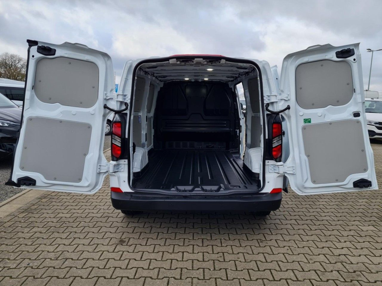 Ford Custom Kasten 320 L2 Trend KLIMA KAMERA TEMPOMAT - Mali kombi: slika Ford Custom Kasten 320 L2 Trend KLIMA KAMERA TEMPOMAT - Mali kombi Ford Custom Kasten 320 L2 Trend KLIMA KAMERA TEMPOMAT - Mali kombi: slika Ford Custom Kasten 320 L2 Trend KLIMA KAMERA TEMPOMAT - Mali kombi