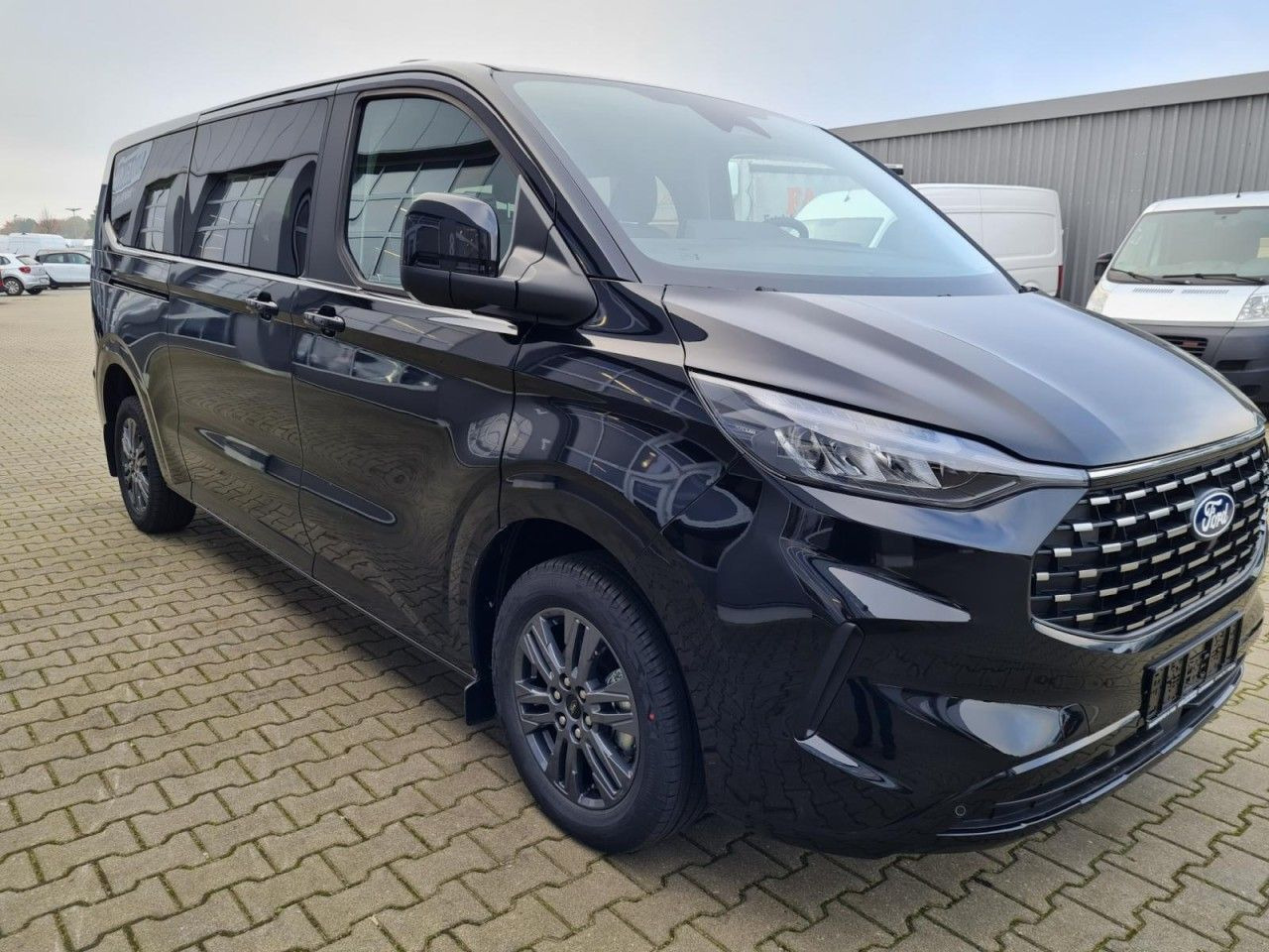 Ford Tourneo Custom 320 L2 Titanium 9 Sitze STANDHZ - Putnički kombi: slika Ford Tourneo Custom 320 L2 Titanium 9 Sitze STANDHZ - Putnički kombi Ford Tourneo Custom 320 L2 Titanium 9 Sitze STANDHZ - Putnički kombi: slika Ford Tourneo Custom 320 L2 Titanium 9 Sitze STANDHZ - Putnički kombi