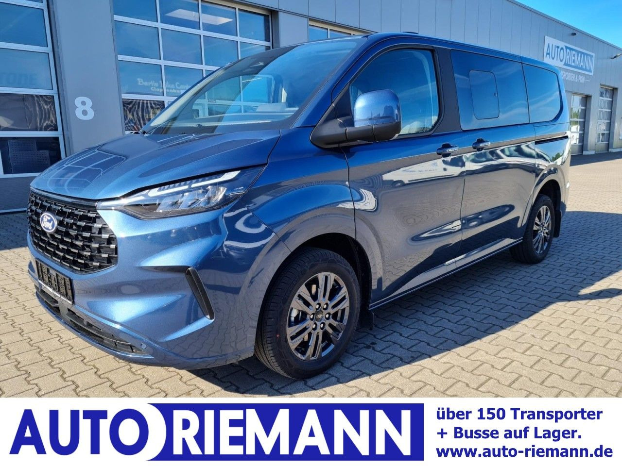 Ford Tourneo Custom 320 Titanium L1 AG 8-Sitze LED KA - Putnički kombi: slika Ford Tourneo Custom 320 Titanium L1 AG 8-Sitze LED KA - Putnički kombi Ford Tourneo Custom 320 Titanium L1 AG 8-Sitze LED KA - Putnički kombi: slika Ford Tourneo Custom 320 Titanium L1 AG 8-Sitze LED KA - Putnički kombi