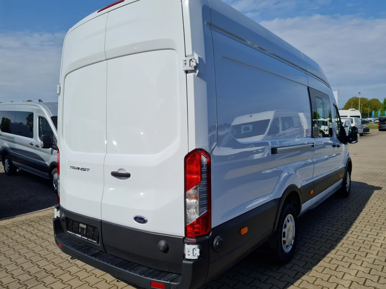 Ford Transit 350 Kasten L4H3 Doka Trend Mixto RWD - Furgon, Dostavno vozilo s dvostrukom kabinom: slika Ford Transit 350 Kasten L4H3 Doka Trend Mixto RWD - Furgon, Dostavno vozilo s dvostrukom kabinom Ford Transit 350 Kasten L4H3 Doka Trend Mixto RWD - Furgon, Dostavno vozilo s dvostrukom kabinom: slika Ford Transit 350 Kasten L4H3 Doka Trend Mixto RWD - Furgon, Dostavno vozilo s dvostrukom kabinom