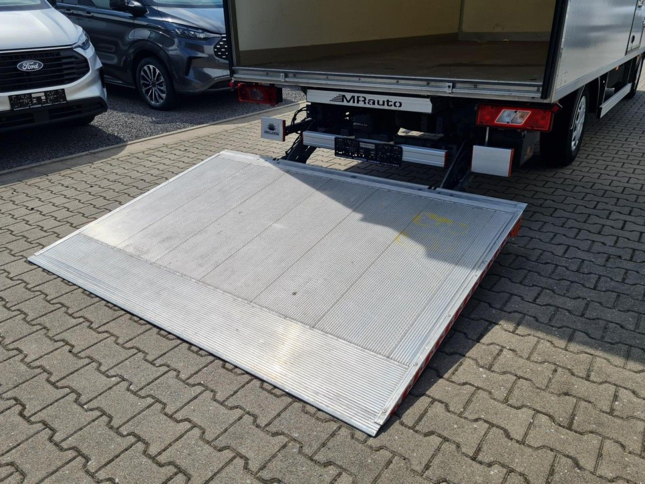 Dostavno vozilo sa zatvorenim sandukom Ford Transit 350 Möbel Koffer LBW Trend AG KLIMA TEMP: slika Dostavno vozilo sa zatvorenim sandukom Ford Transit 350 Möbel Koffer LBW Trend AG KLIMA TEMP
